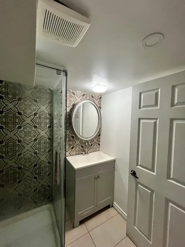 Spacious Basement Room for Rent – Prime Humberwood Location (Mal in Room Rentals & Roommates in Mississauga / Peel Region - Image 4
