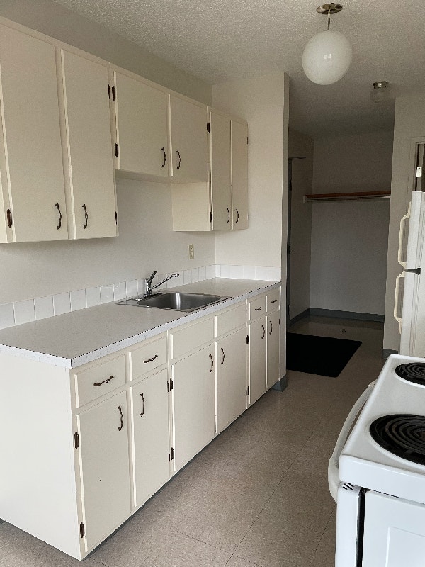 LARGE 2 BEDROOM SUITE AVAILABLE Long Term Rentals Saskatoon Kijiji