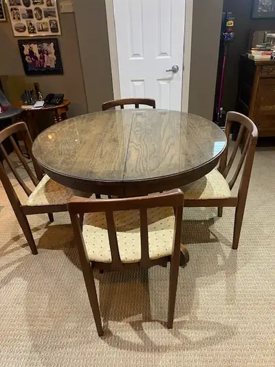 T Eaton oak Table & 4 chairs with 2 leaves 42” X 25.5 H with two inserts 42” X1 14 3/4” $1300 cash F...