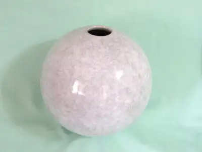SUPERBE VASE SPHERIQUE par POTTERIE DE BEAUCE..., View more