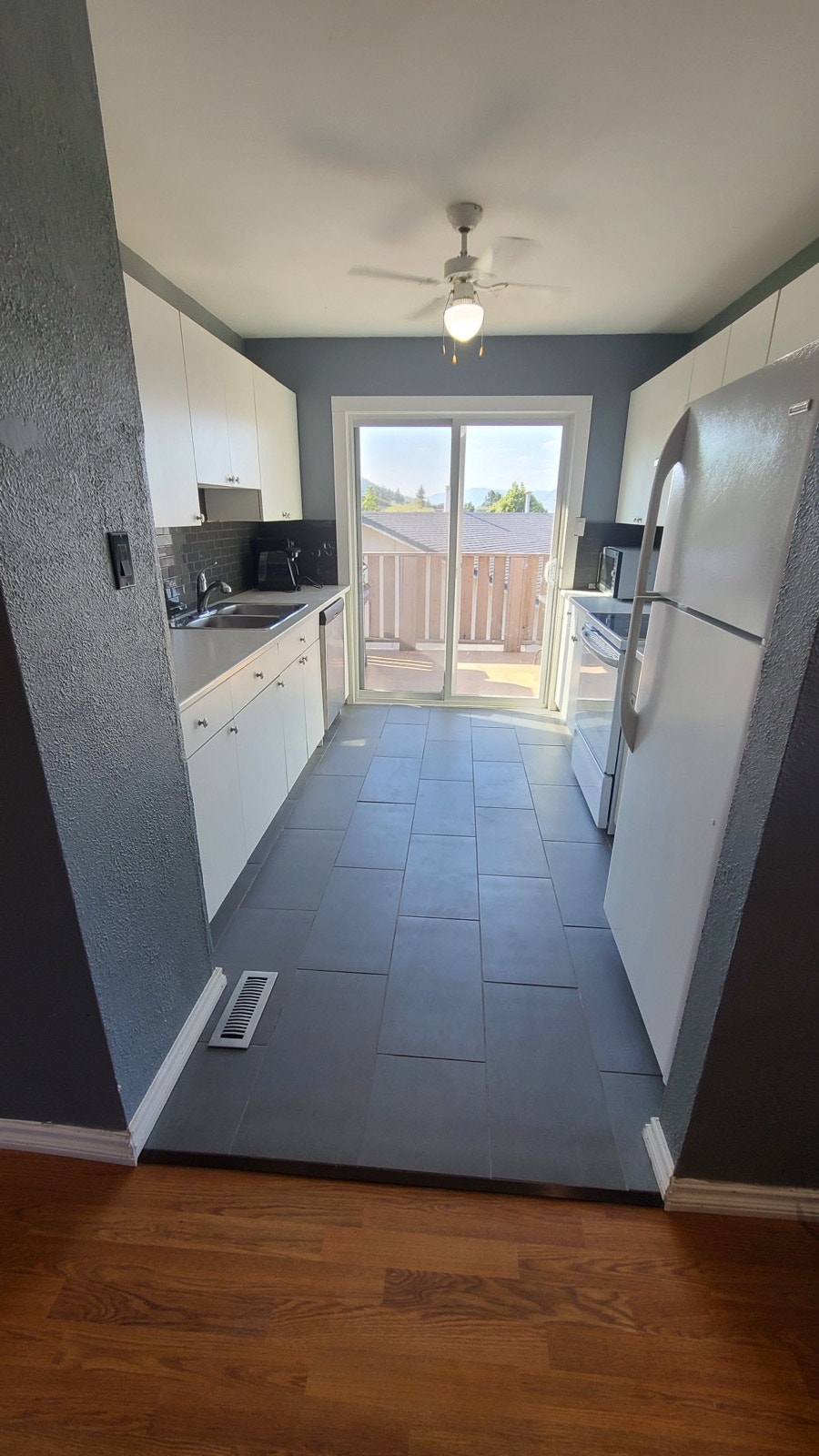 2 Bedroom Furnished Suite in Sahali available November 1 2