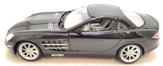 1:18 Mercedes-Benz McLaren SLR Dark Grey Metallic Maisto NB  in Arts & Collectibles in Kawartha Lakes - Image 4