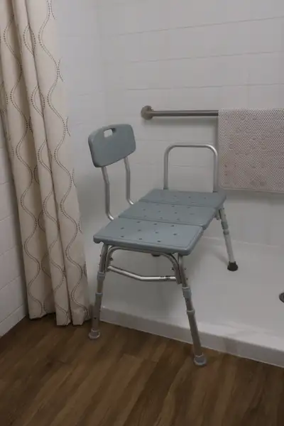 Banc de transfert pour la baignoire, dans le Vieux Lévis $75 (va, View more