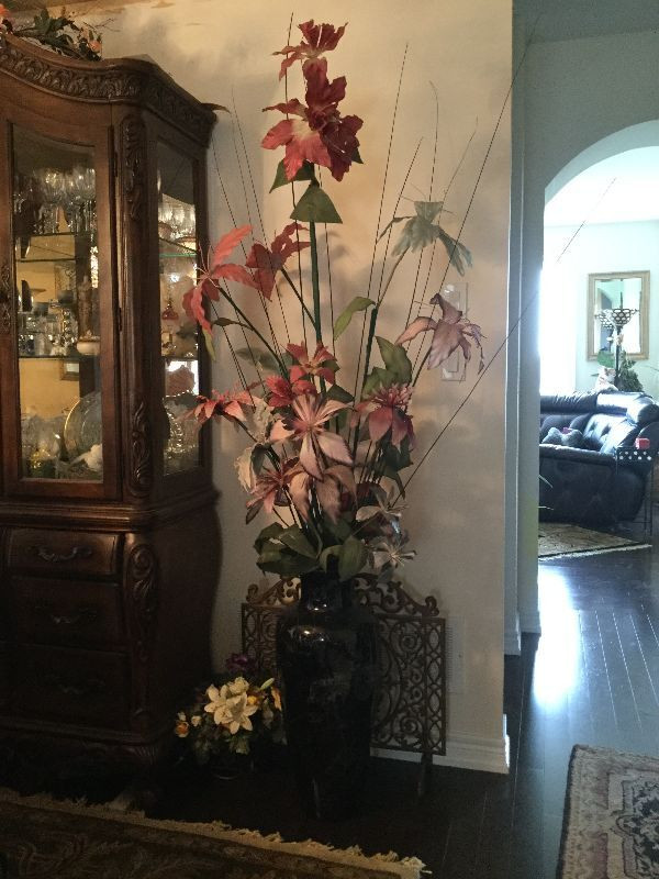 Extra Large Silk Floral Arrangment with a Beautiful Vase in Home Décor & Accents in Mississauga / Peel Region - Image 3