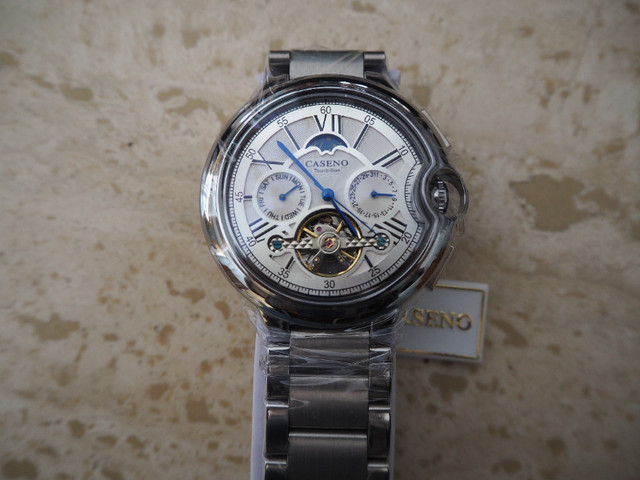 MENS AUTOMATIC  WATCH in Jewellery & Watches in Laurentides
