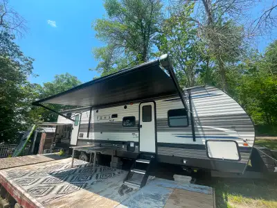Lake Front Located Madoc On in Crystal beach park. Trailer is like new condition. 31 ft long, outdoo...
