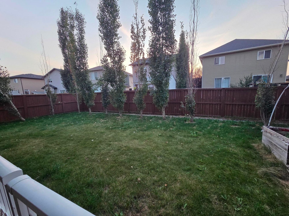 BEST VALUE IN AIRDRIE! 3bd 3bth Dbl garage, yard & deck 2