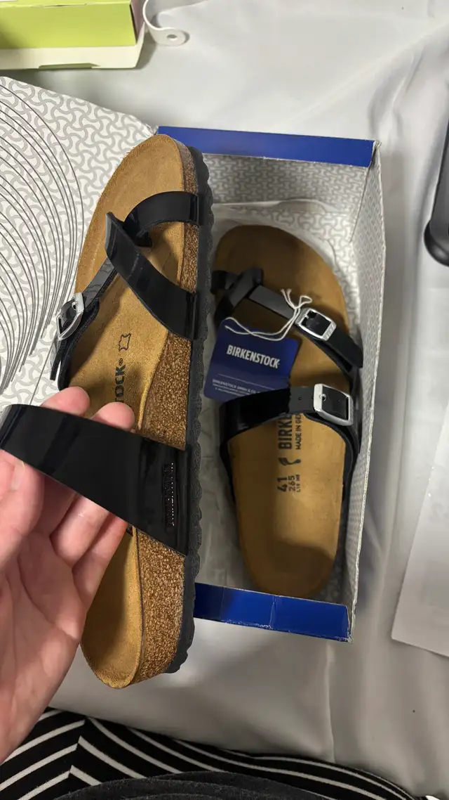Birkenstock sandles in Women's - Shoes in Lloydminster - Image 3