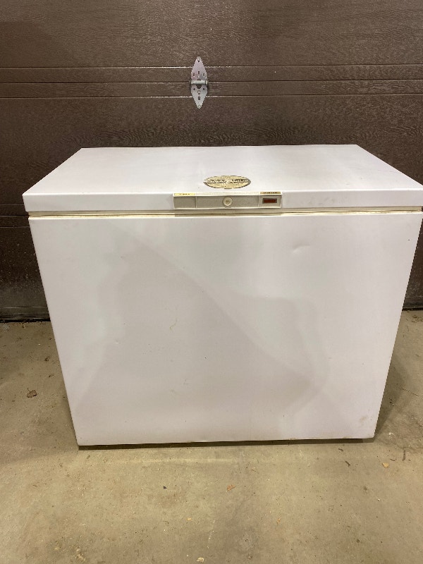 Coronado energy saver deep freeze. Works well Freezers Saskatoon