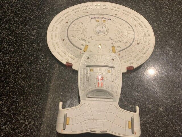 Star Trek Enterprise  Model Assembled -14" x 11" in Arts & Collectibles in City of Halifax - Image 2