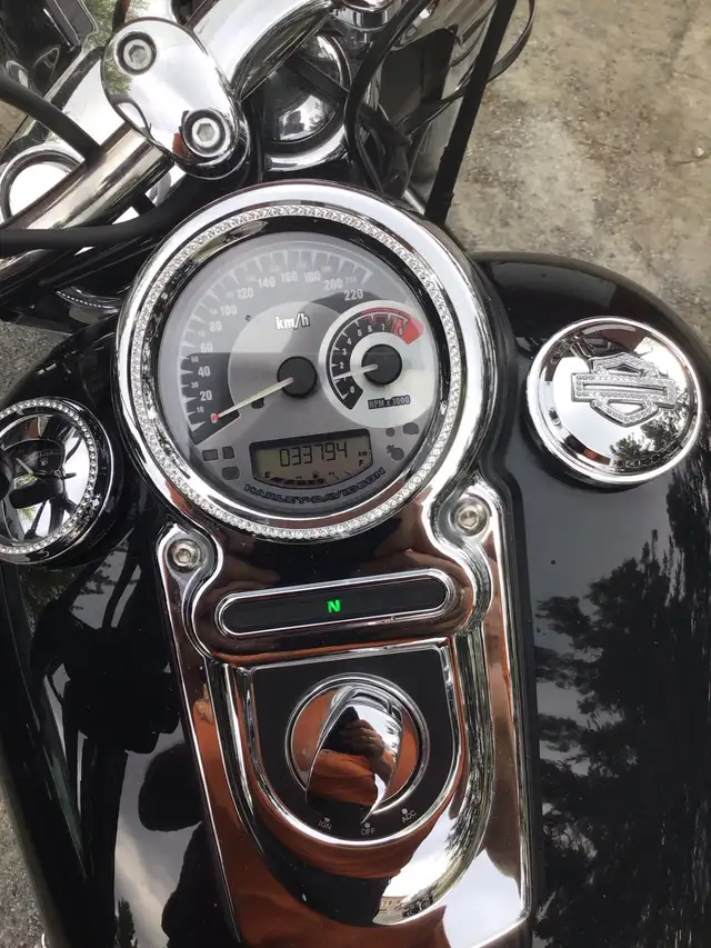 2012 Harley Davidson FLD Dyna Switchback in Street, Cruisers & Choppers in Sudbury - Image 2
