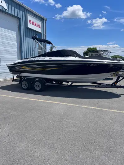 This pre-owned Four Winns Bowrider comes equipped with a powerful MerCruiser 350 MAG MPI engine, per...