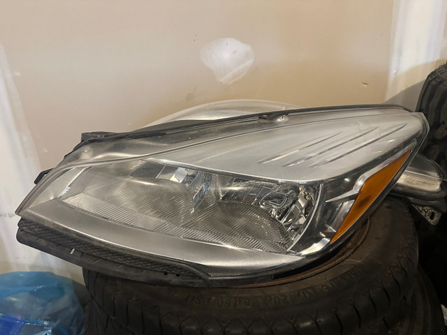 Orginal  Headlamps for Ford Escape in Auto Body Parts in Edmonton - Image 2