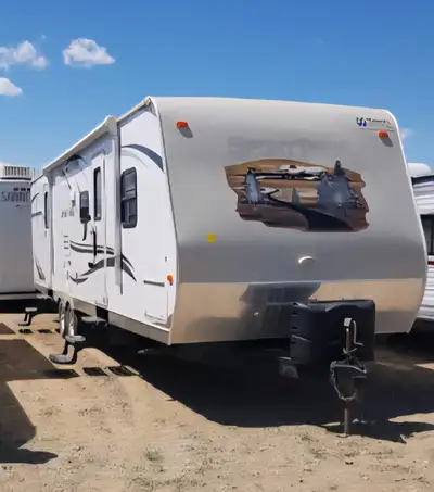 This camper has a lot of life left! Start making memories! Meticulously maintained 2013 Sporttrek 31...