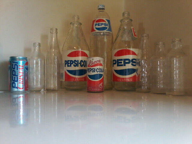 Vtg PEPSI bottles&cans in good clean condition 1940-1991 in Arts & Collectibles in Cambridge