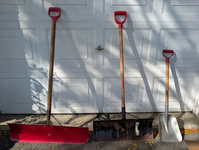 Snow Shovels in Outdoor Tools & Storage in Ottawa - Image 2