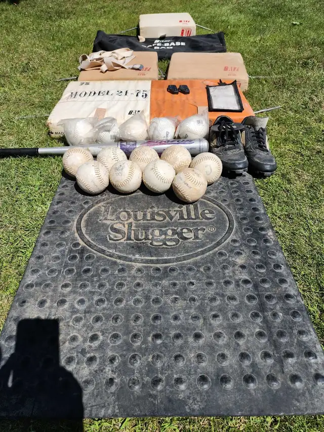 Base Ball Equipment $175.00 OBO in Sports Teams in Muskoka - Image 4