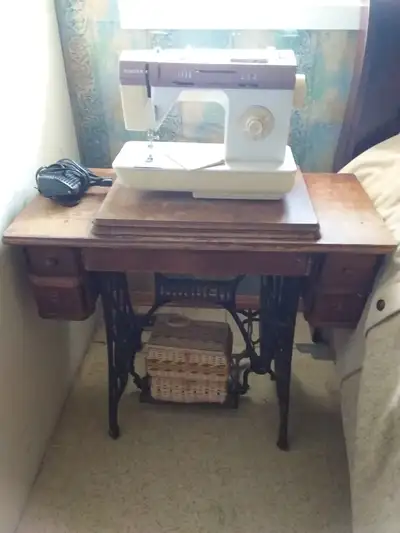 Vintage Singer sewing machine Model # 237. Antique Singer sewing machine table. Pick up only. $100 e...