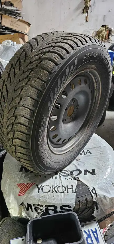 A vendre 4pneus hiver Nokian hakkapeliitta 265-60r18