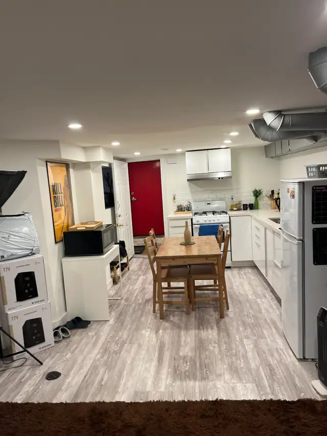 Annex Bright Spacious Apartment by Dupont subway