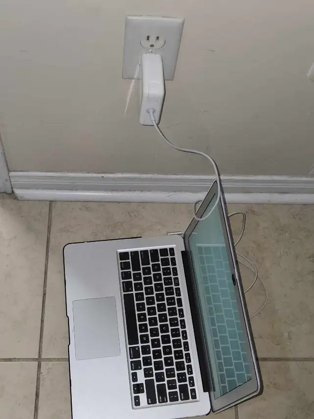 Apple Power Adapter in Cables & Connectors in Mississauga / Peel Region - Image 4