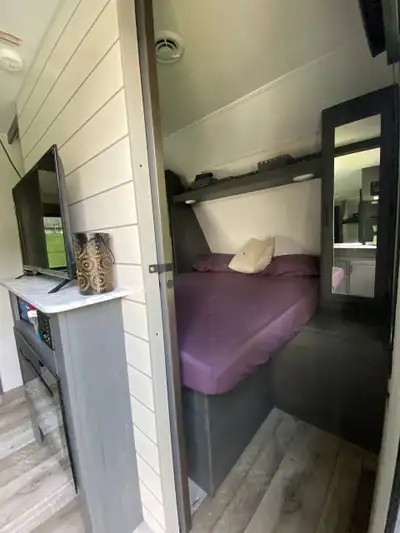 Don't miss this opportunity to own a 2022 Dutchmen Aspen Trail 26BHWE in like-new condition. This tr...