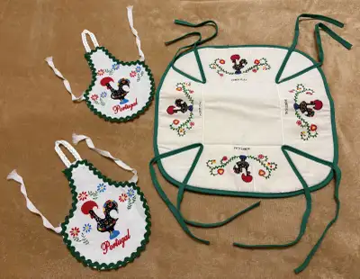 Brighten up your kitchen with this charming, brand new Portugal rooster set, complete with a square...