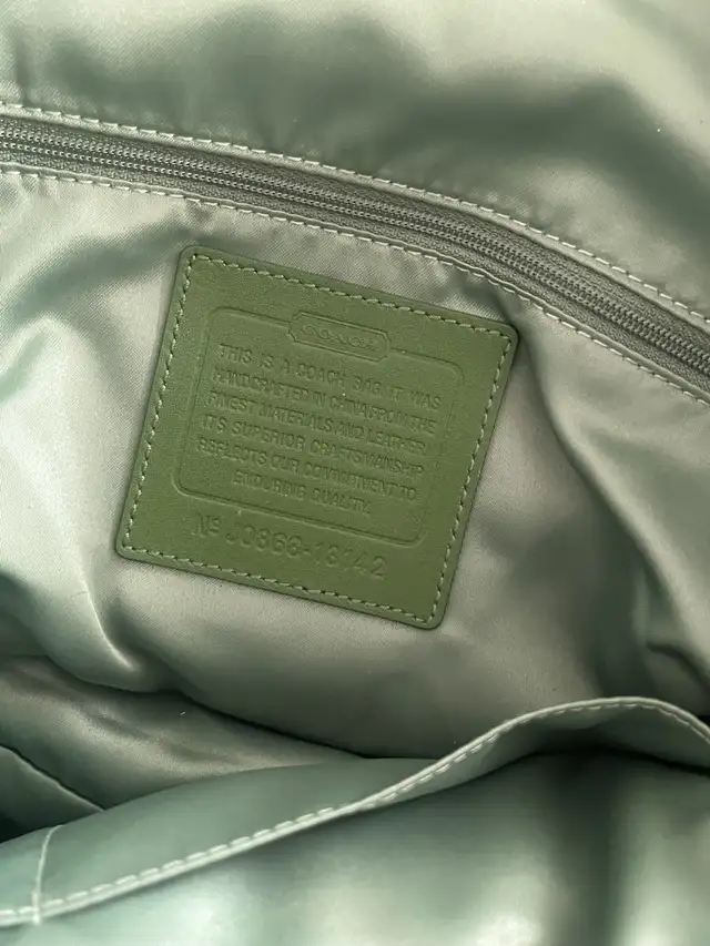Coach Vintage Green Shoulder Bag in Women's - Bags & Wallets in Mississauga / Peel Region - Image 6