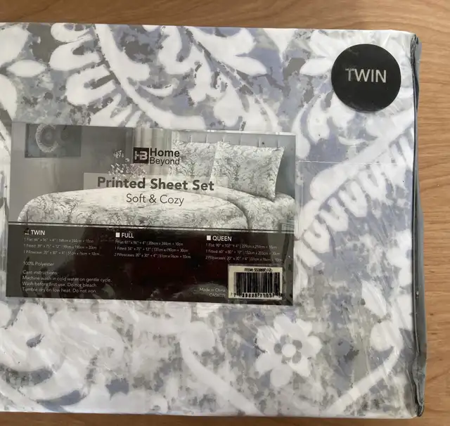 NEW Twin Bed Sheets ( floral design) in Bedding in London - Image 3