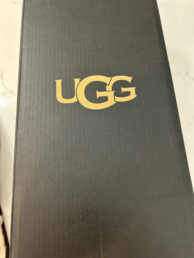 Ugg Slippers dans Chaussures pour hommes  à Laval/Rive Nord - Image 3
