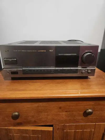 JVC reciever, sounds great and works as it should. No remote