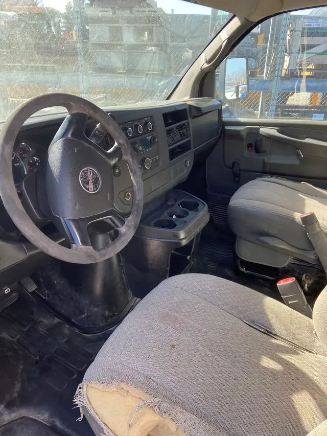 GMC Savana 201162863215011587124
