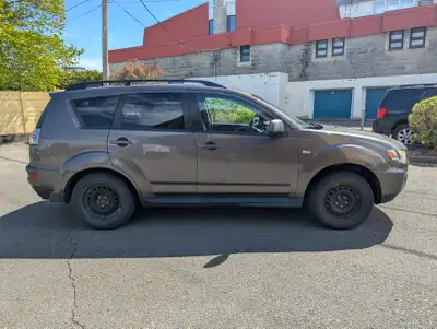 Mitsubishi Outlander 2010 4x4 ou 2x4 mécanique en bon état ainsi que le body pas de rouille doit par...
