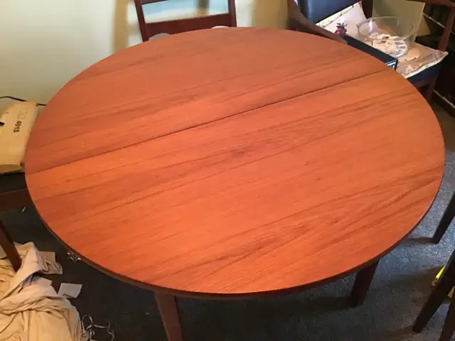 Vanson teak dining set in Dining Tables & Sets in City of Toronto - Image 2