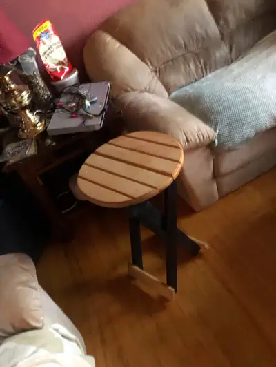 Table de salon pliable ou tabourets en pin fait par un artisan, View more