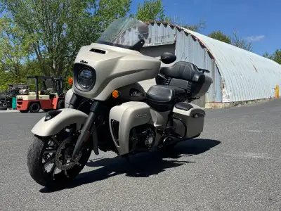 INDIAN ROADMASTER 2023 SEULEMENT 6 325 KM – COMME NEUVE ✅ Seulement 6 325 km ✅ Moteur Thunderstroke...