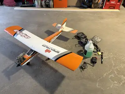 Spektrum RC trainer 42 inch wing span. I have had it for 2 years and never flown it. No damage or cr...
