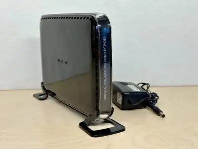 Netgear Universal Dual Band Wifi Range Extender. Model WN2500RP Good working condition, no issues. *...