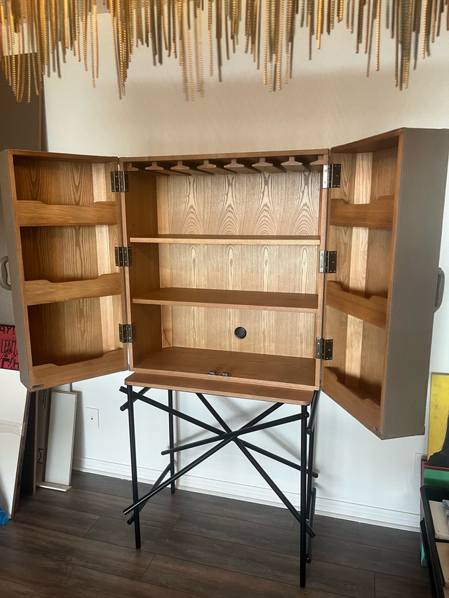 Bar Cabinet  dans Mobilier de salle à manger et cuisine  à Ville de Montréal - Image 3