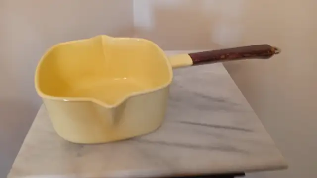 CAST IRON 2 SPOUT POT  (NO LID) in Kitchen & Dining Wares in Ottawa - Image 3