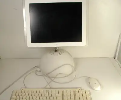 Apple iMac M6498 15” 700Mhz Mac Power PC G4 640 MB RAM 40GB, View more