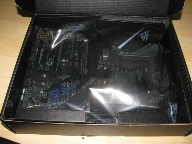ASUS - ROG STRIX X470-F GAMING in Desktop Computers in Oakville / Halton Region - Image 11