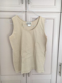 Beige sleeveless T-shirt - T-shirt beige sans manches