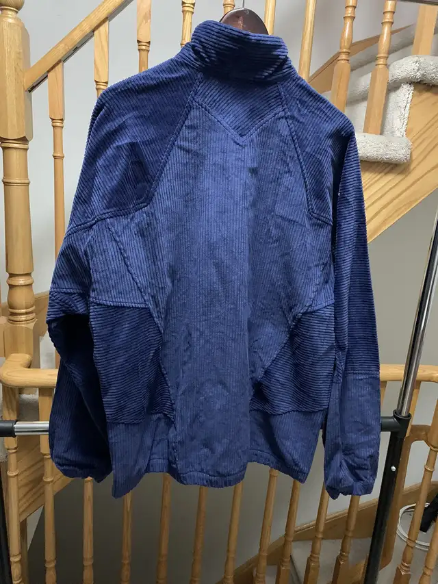 Nike Sweater in Arts & Collectibles in City of Toronto - Image 3
