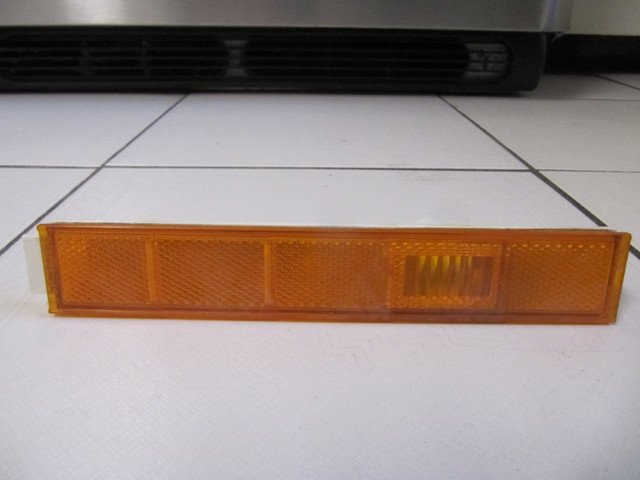 Dodge Shadow/Sundance Passenger Side Front Bumper Signal Marker in Arts & Collectibles in Mississauga / Peel Region