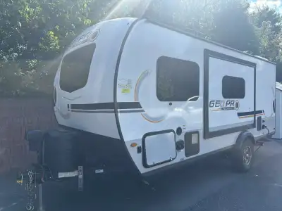 Very nice design motor home with one side out. bared used. Full equiements with a queen bed and a so...