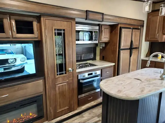 2019 Grand Design Reflection 337RLS in RVs & Motorhomes in Bridgewater - Image 5