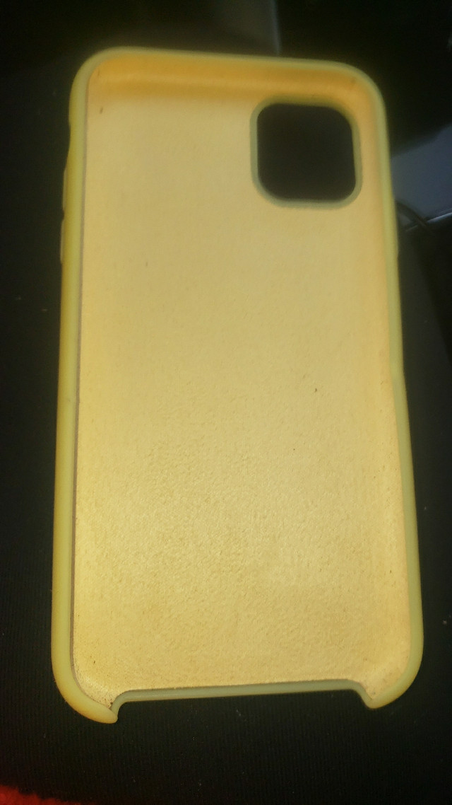Iphone 11 glow in the dark case in Cell Phones in Markham / York Region - Image 2