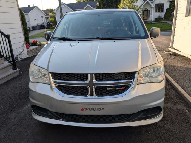 Auto Dodge Caravan 2012 stow and go — photo 5