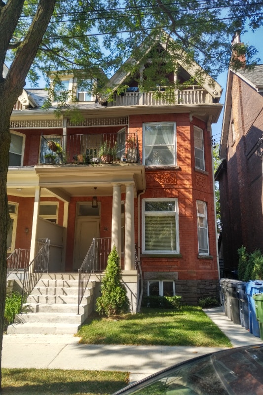 Bright 1 Bedroom all inclusive in the Annex Long Term Rentals City